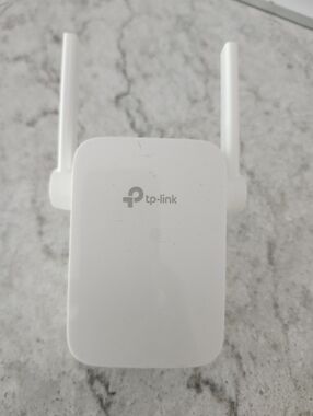 TP-Link White Dual-Antenna Wi‑Fi Range Extender Model #RE305